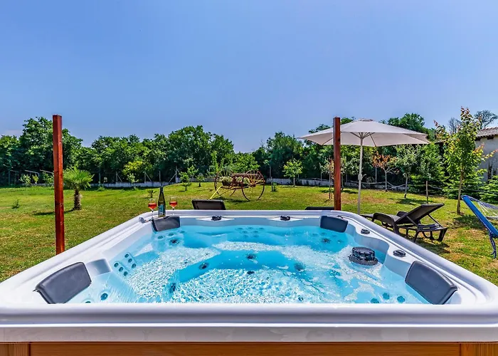 Apartamento Amazing In With Wifi Pula