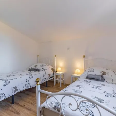 Amazing In With Wifi Apartment Pula