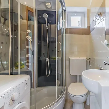 Apartamento Amazing In With Wifi Pula