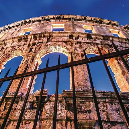 Amazing In With Wifi Apartamento Pula